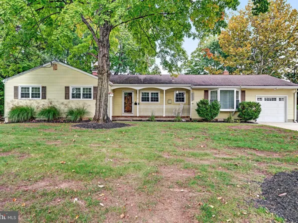 5 Royal Oak Rd, Lawrence Township, NJ 08648
