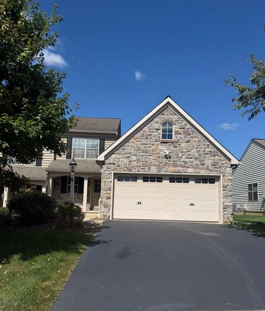 Beautiful Modern 3br 2.5 bath w/bonus room — Photo 1