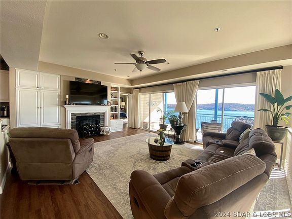3rd image of 228 E Palisades Condo Dr #1B