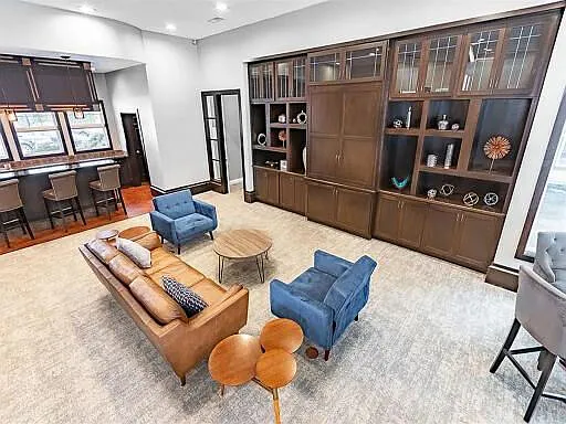 Elevate on Main — Photo 34