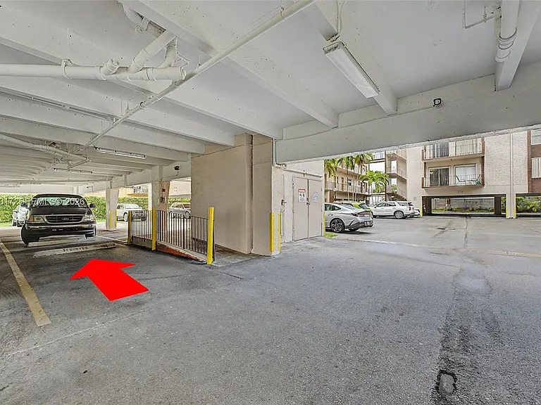 1950 W 54th St #105 — Photo 25