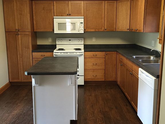 5th image of 103 S Mill St