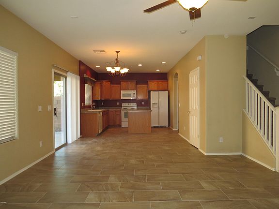 2nd image of 1010 E Redwood Dr