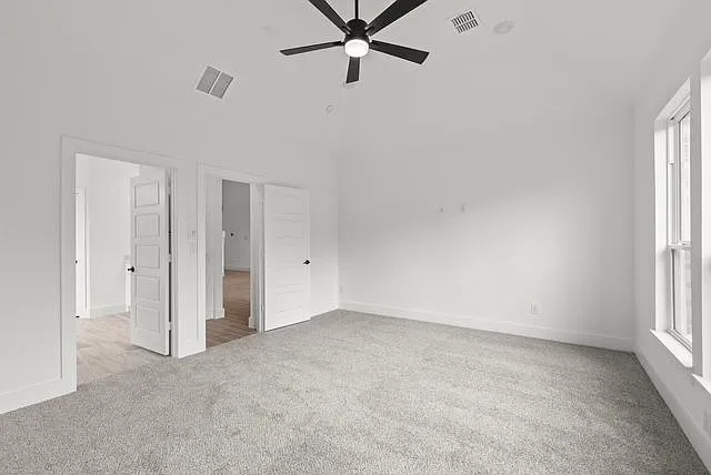 521 Silbury St — Photo 10