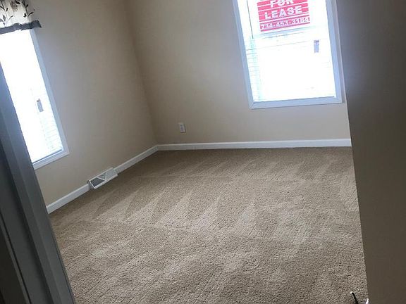 5th image of 49640 Linden St