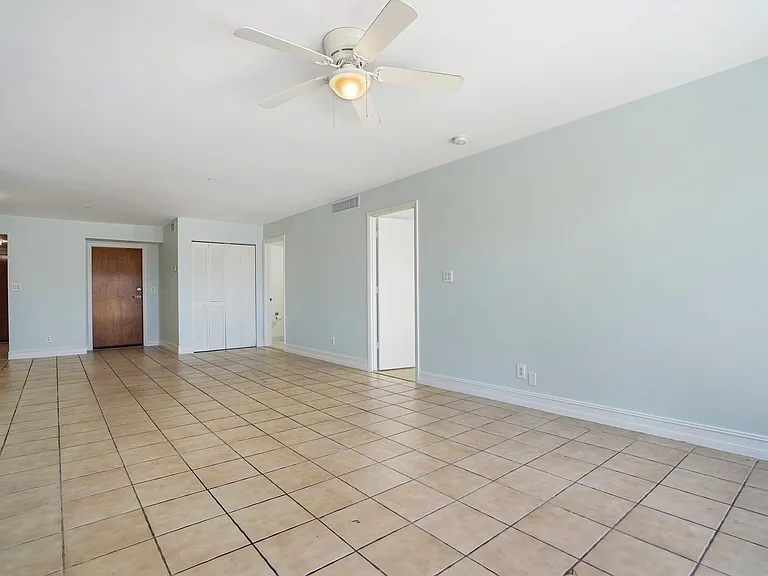 4405 N Ocean Dr #201 — Photo 10