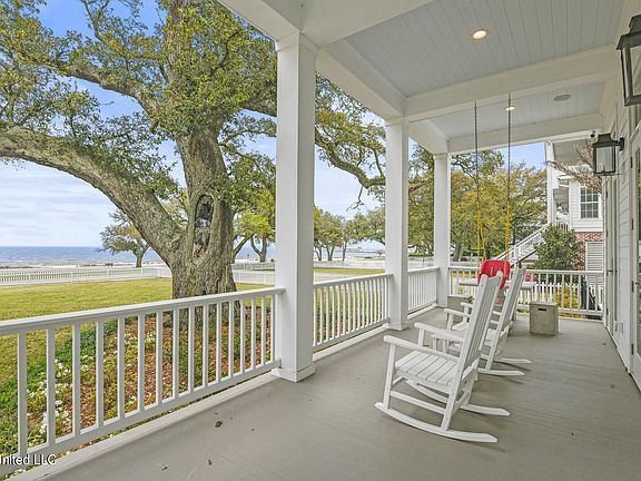 3rd image of 503 E Scenic Dr
