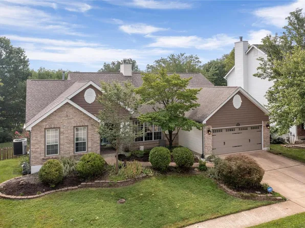 741 Charleston Oaks Dr, Ballwin, MO 63021