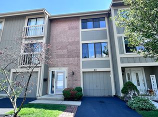 811 Shawnee Trl #811, Roselle, IL 60172