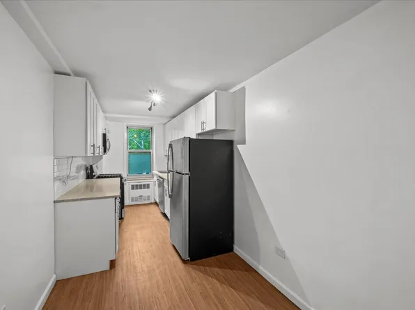 629 Kappock Street image 6 of 12