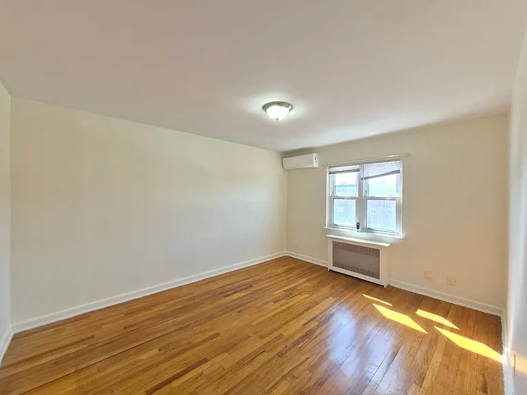 2152 Ford St — Photo 17