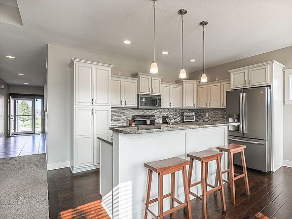 3rd image of 2915 NW Sharmin Dr