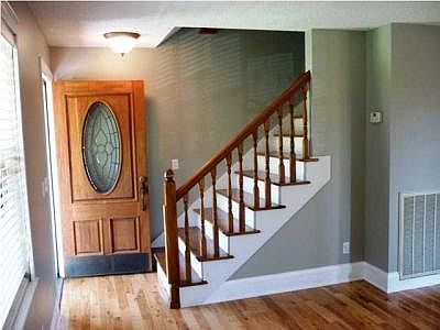 3rd image of 11834 Crestwood Trl