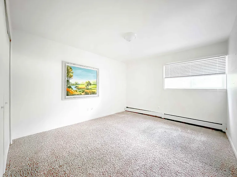Village Shores Apartments — Photo 31