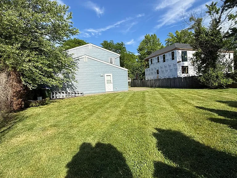 43 Jonathan Dr — Photo 29