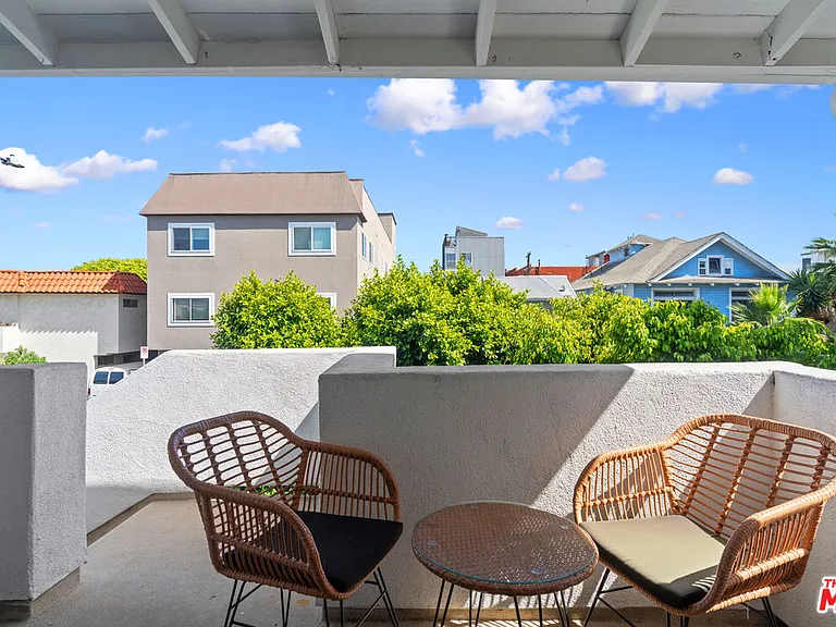 41 Westminster Ave — Photo 4