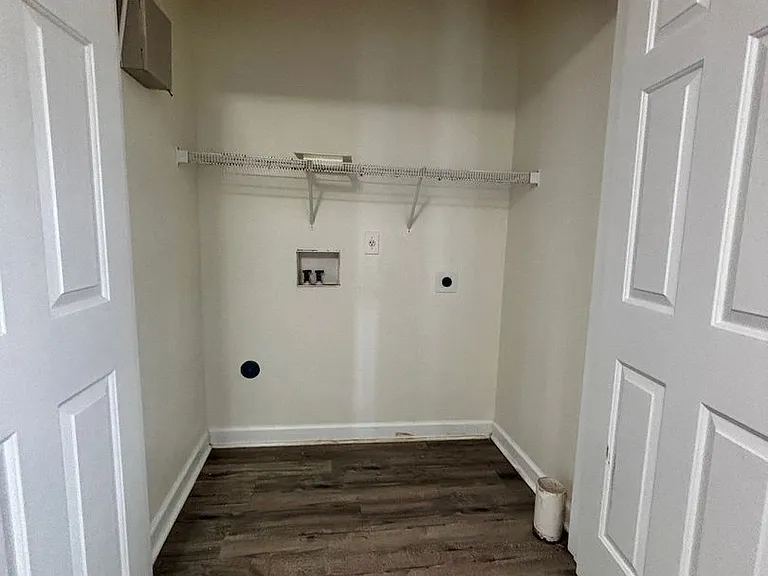 207 Ashwood Dr — Photo 4