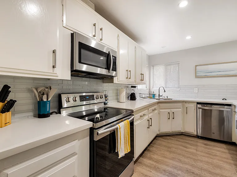 1880 Termino Ave #A — Photo 20