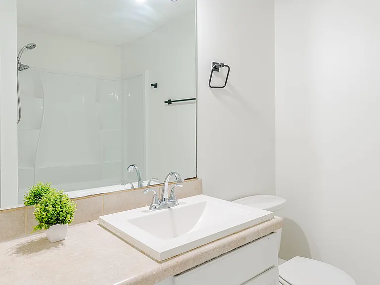 Lineview Dr — Photo 6