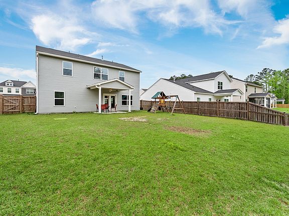 4th image of 212 Torslanda Ln
