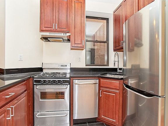 2nd image of 205 W 80th St #3D