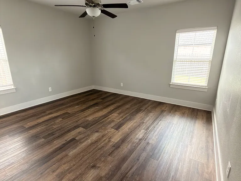 1202 Delmar Dr — Photo 11