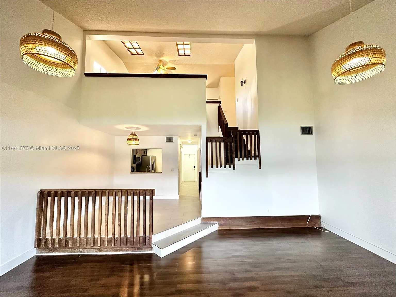 3 bed, 1400 sqft, $3,000 — Photo 4