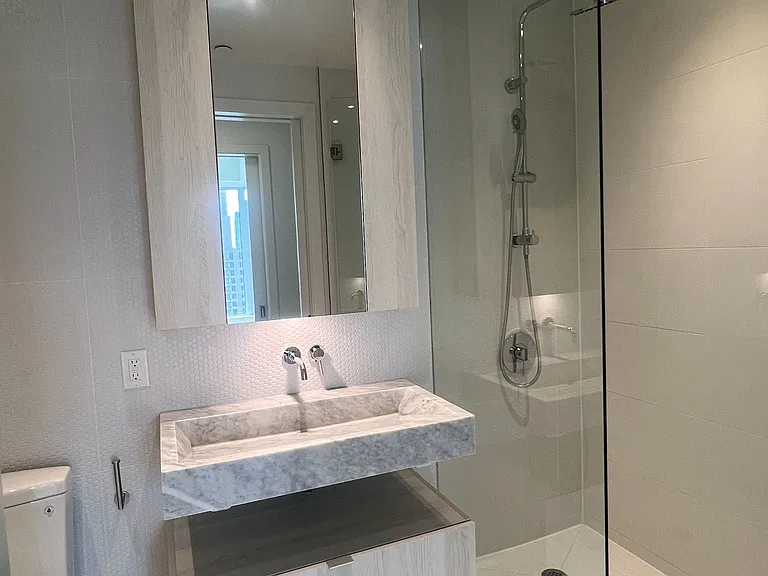 11 Yorkville Ave #2212 — Photo 13