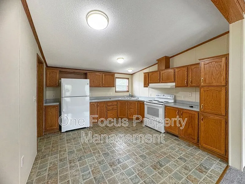 3 bed, 2.0 bath, $1,195 — Photo 2