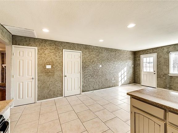 5th image of 624 Middle Cove Dr