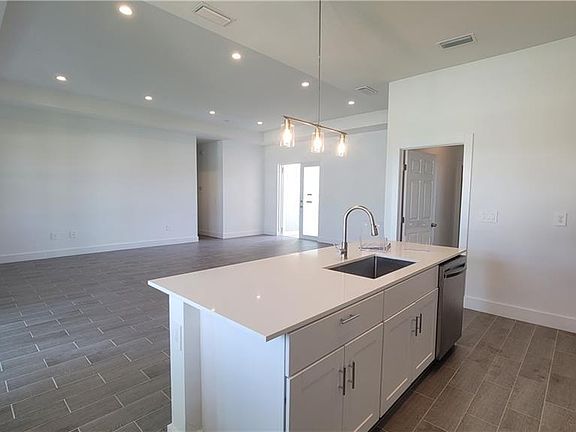 4th image of 112 NW 35th Pl