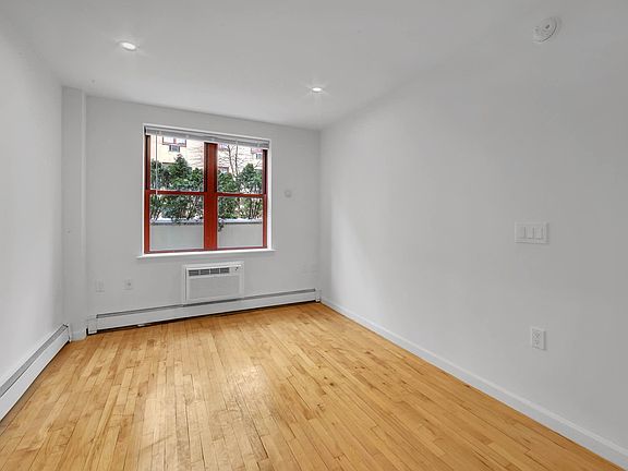 5th image of 190 E 7th St APT 114