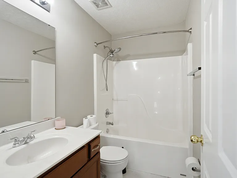 Shared Bathroom second floor