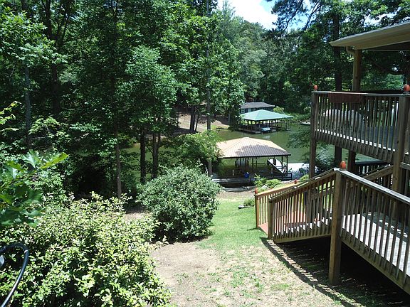 Beautiful Peaceful Lakefront