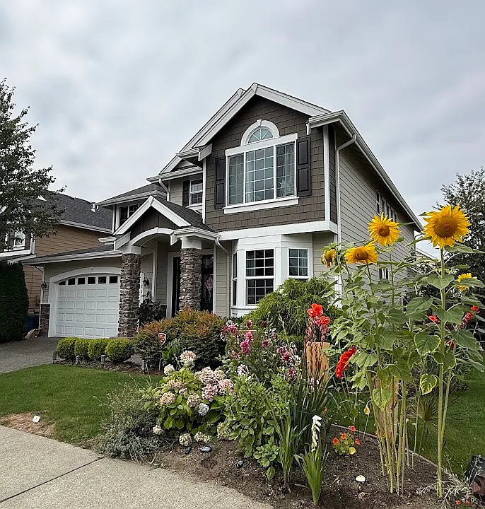 251 Chelan Ave NE