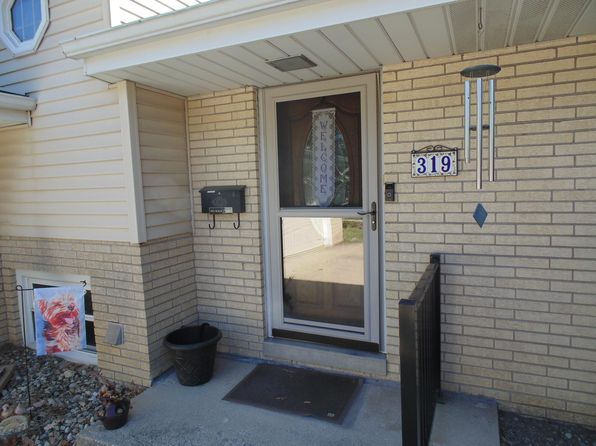 319 Crestwood Dr, Hobart, IN 46342