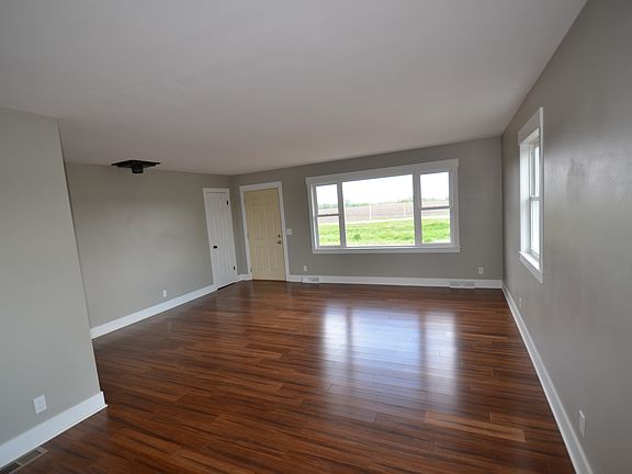 3rd image of 14850 NE 46th St