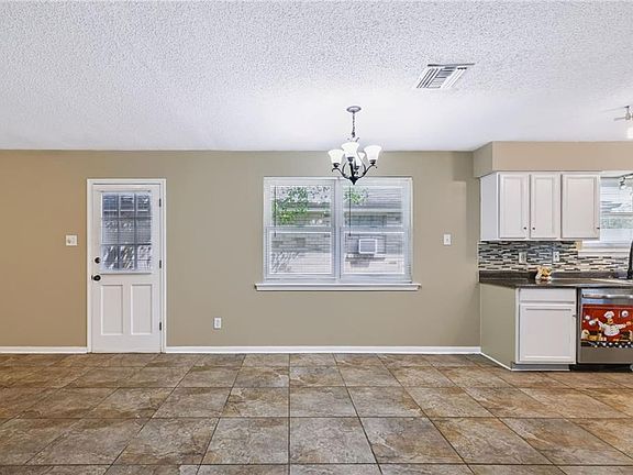 5th image of 211 Janet Dr
