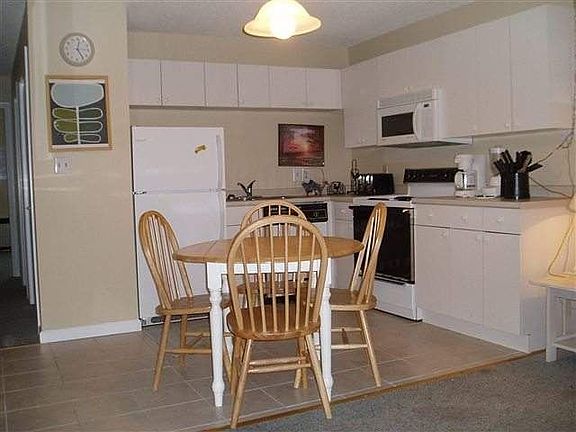 3rd image of 1008 Wesley Ave #211