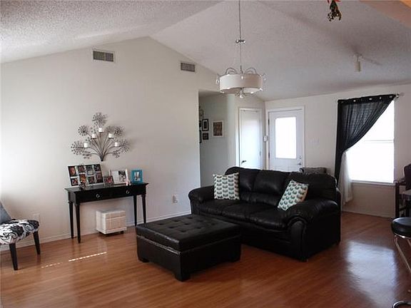 2nd image of 1739 Cliffcrest Dr