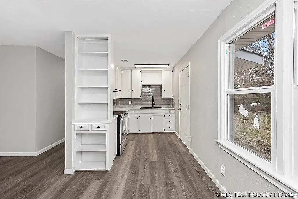 3 bed, 1.0 bath, 1260 sqft, $1,400 — Photo 2