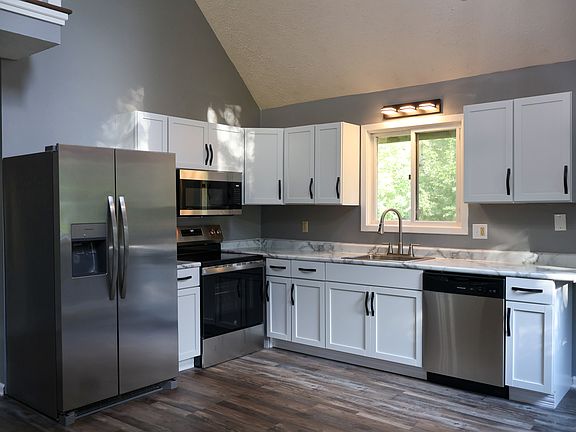 5th image of 404 Atlantic Dr NE