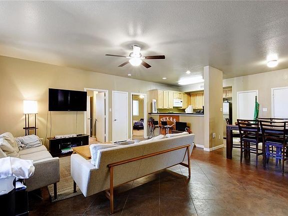 4th image of 302-2606 Salado St #302