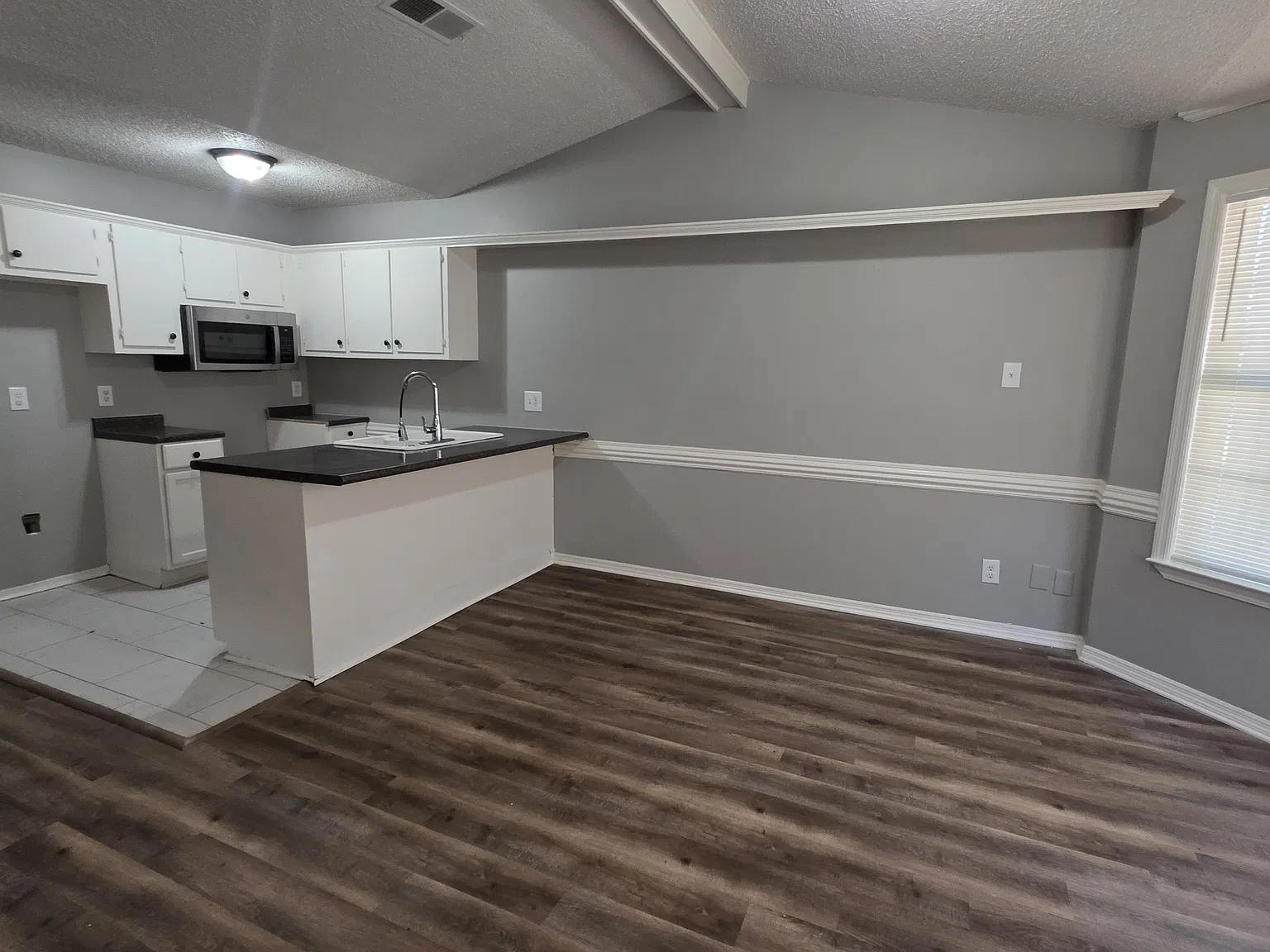 Lovely 3-Bedroom, 1-Bathroom Home! — Photo 4