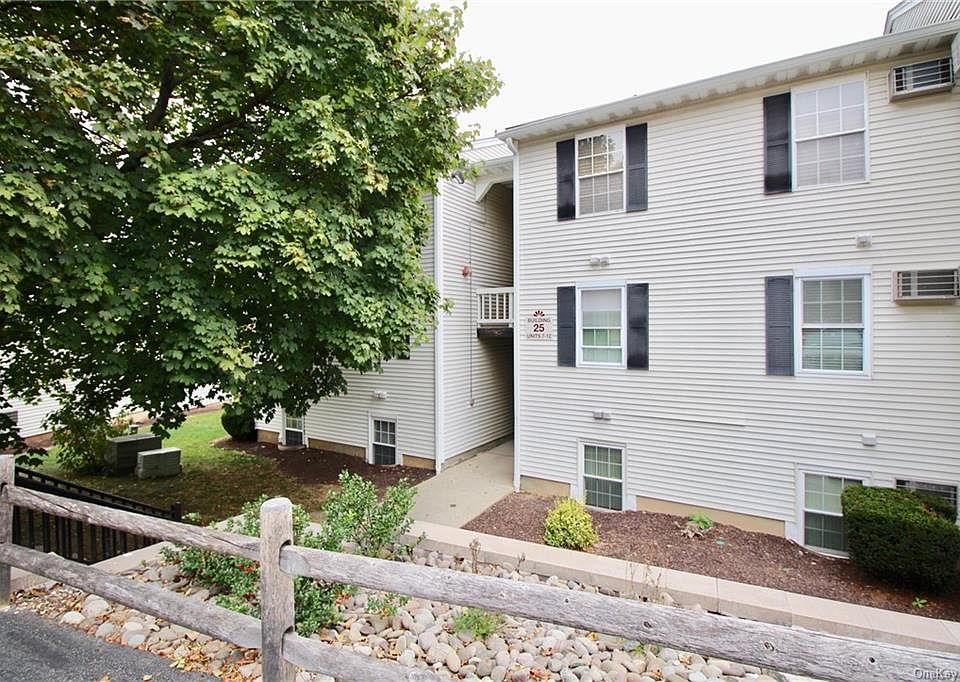 1st image of 25 Lexington Hl Unit 10