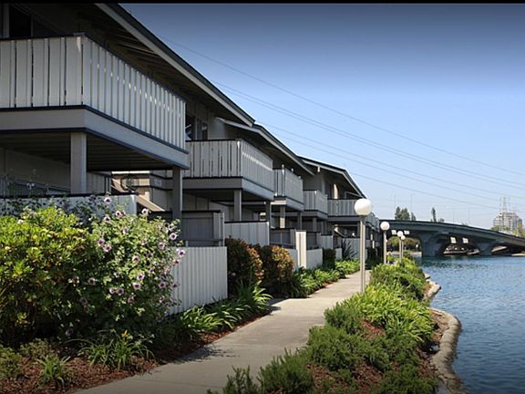 5th image of 1063 Foster City Blvd APT A