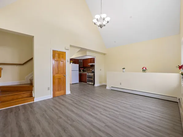 183-26 Booth Memorial Avenue image 6 of 31