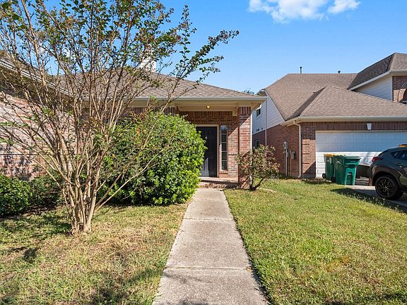 3rd image of 2204 Highland Crossing Dr