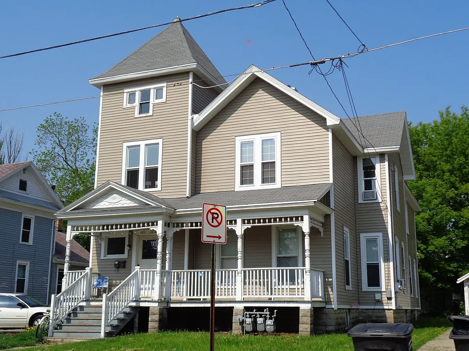 685 Franklin St