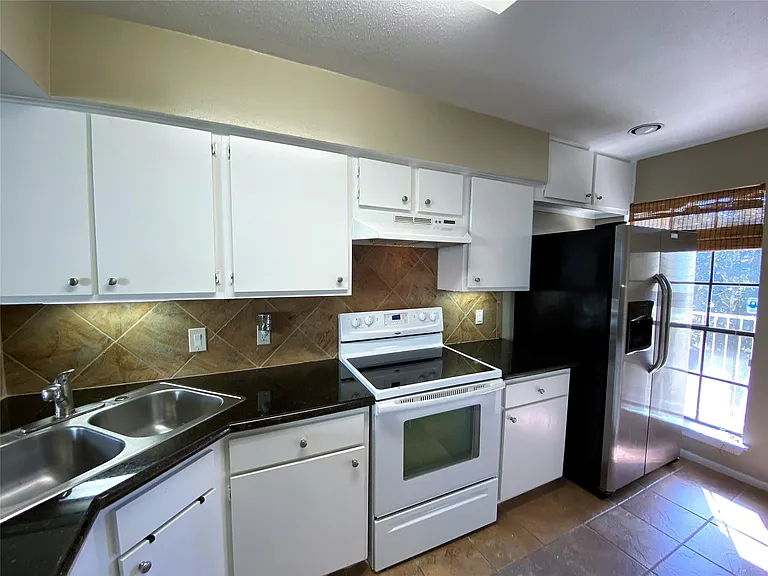 751 Bering Dr #B — Photo 12